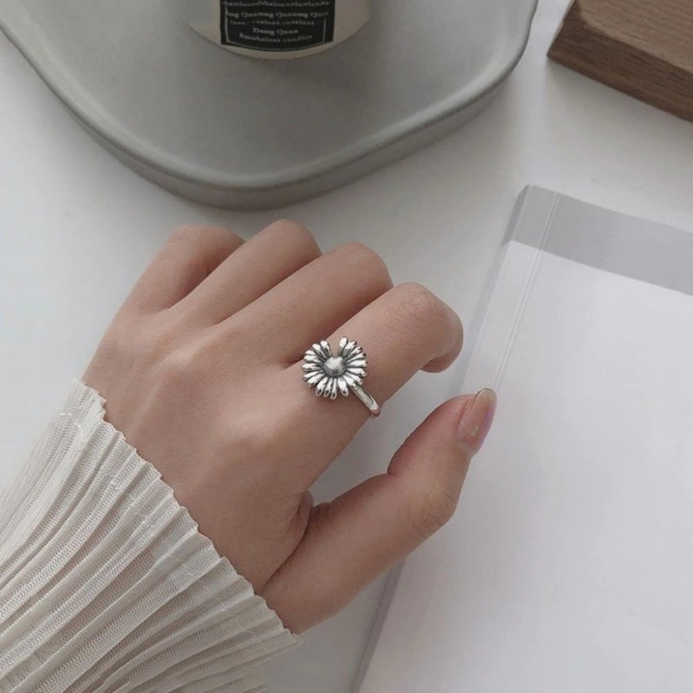 *NEW 925 Sterling Silver Daisy Adjustable Ring